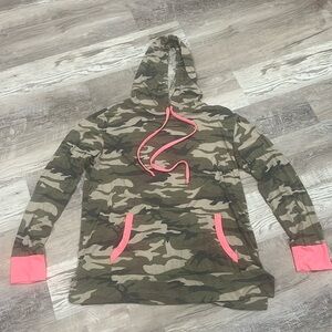 Honeyme Camo with Bright Pink Pullover Top with Hood size M